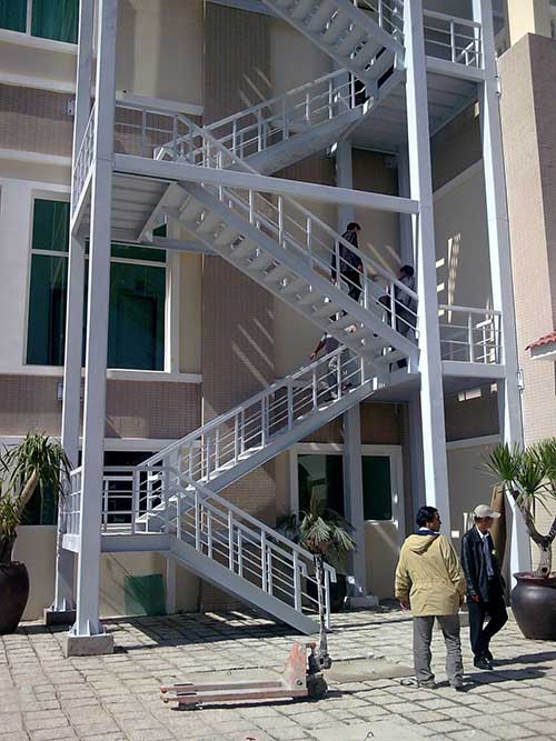 Đơn vị thi công cầu thang thoát hiểm tại Mỹ Phước 1