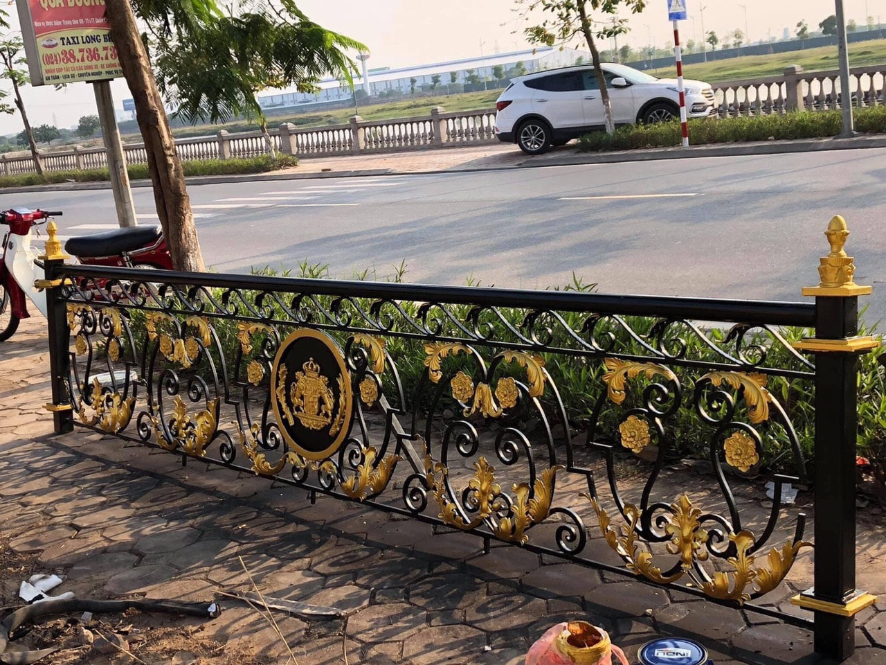 Đơn vị thi công lan can sắt mỹ thuật giá rẻ tại Uyên Hưng