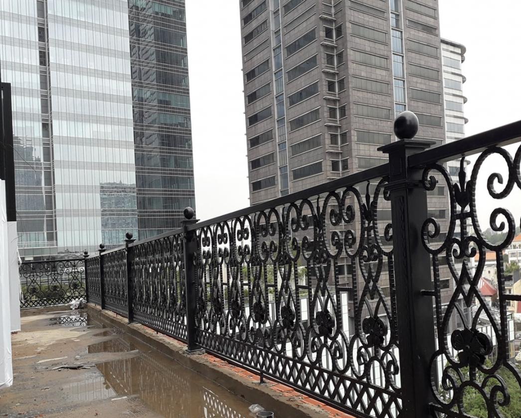Đơn vị thi công lan can sắt mỹ thuật giá rẻ tại Uyên Hưng