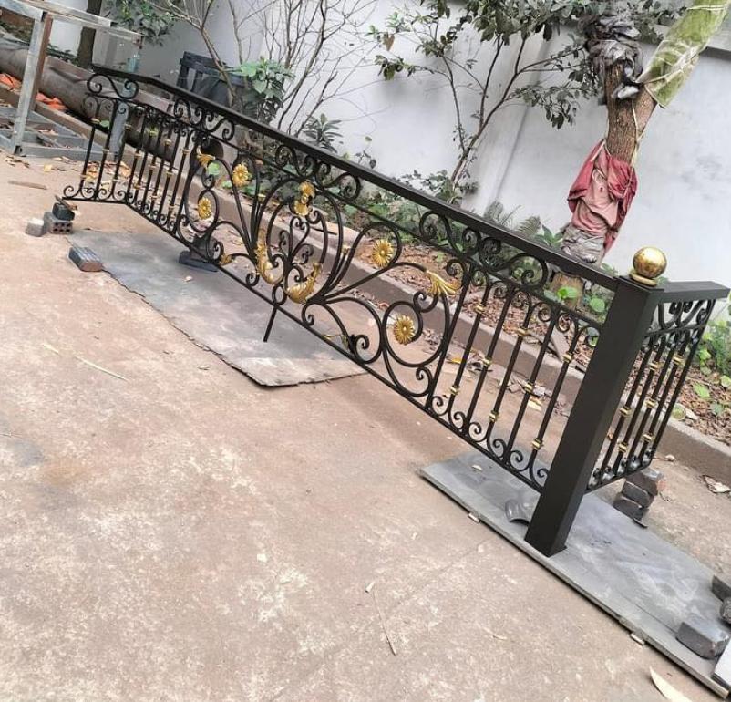 Đơn vị thi công lan can sắt mỹ thuật tại Hóc Môn