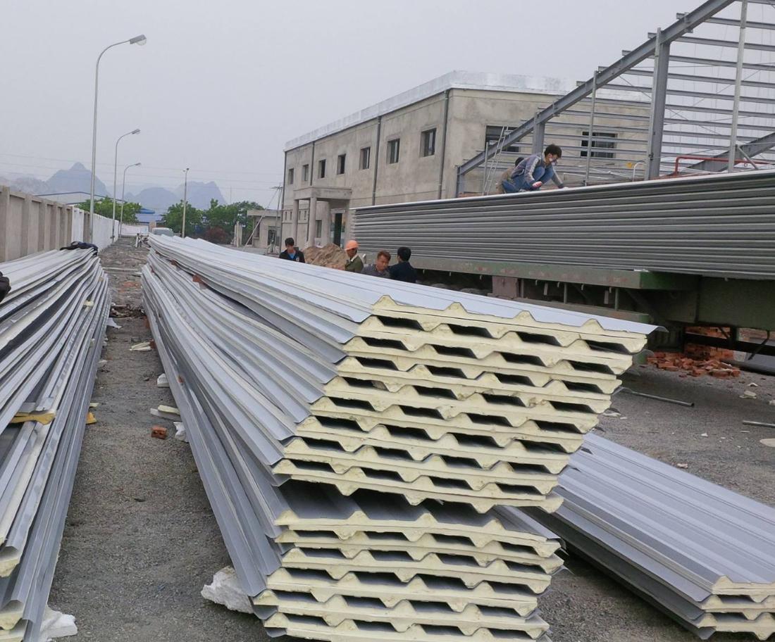 Thi công mái tôn chống nóng tại Quận 3