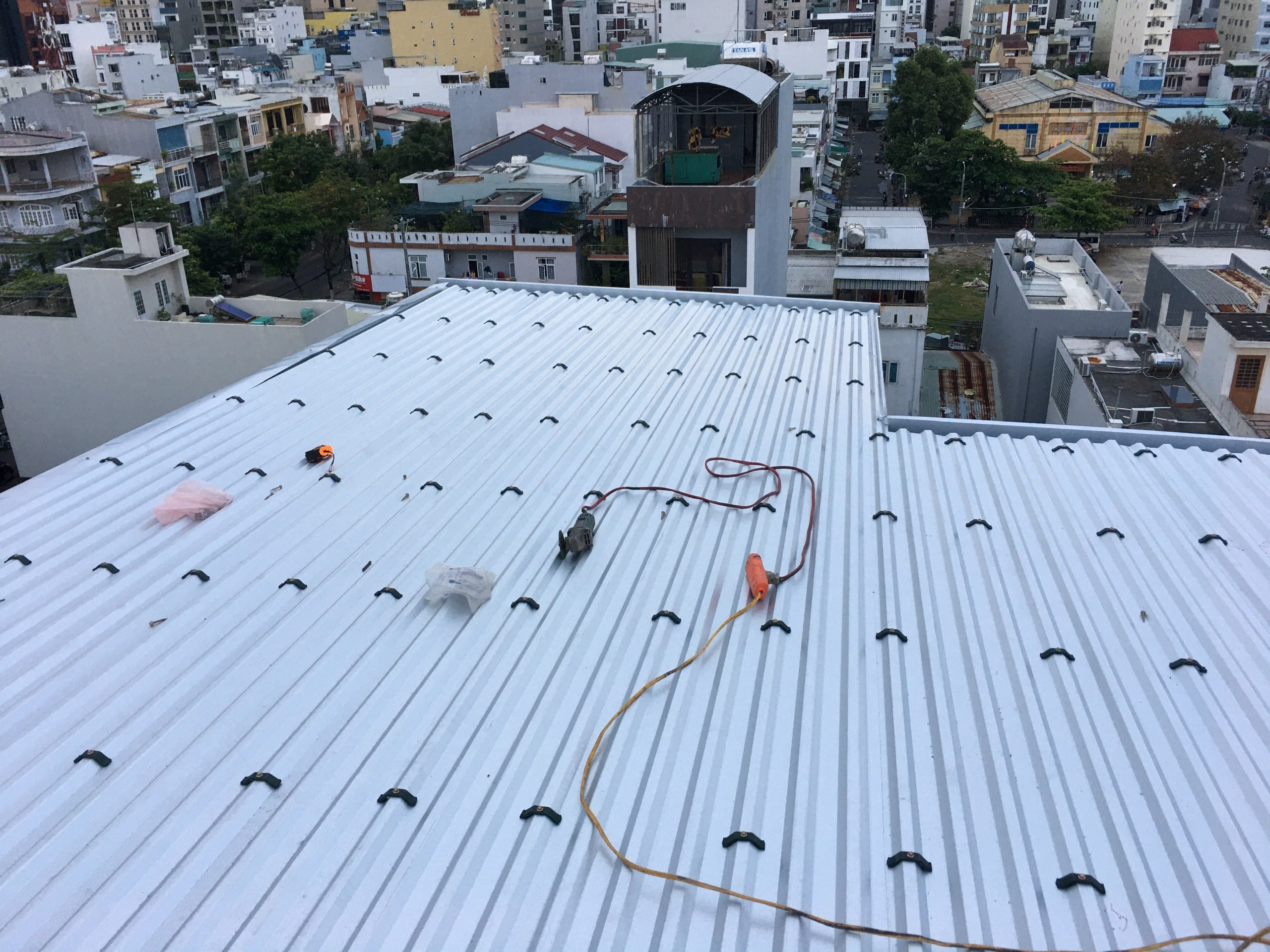 Thi công mái tôn chống nóng tại Quận Bình Thạnh