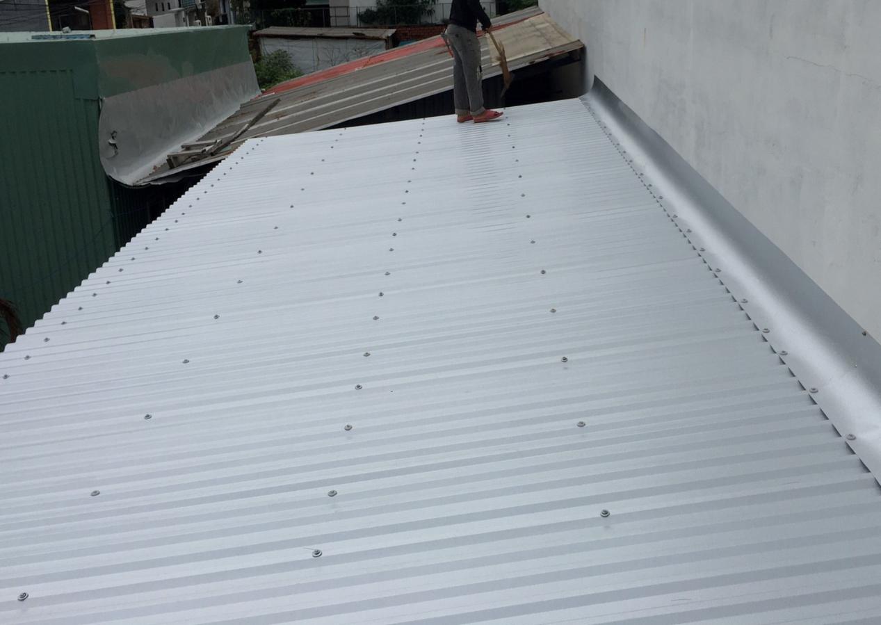 Thi công mái tôn trọn gói tại Quận 8