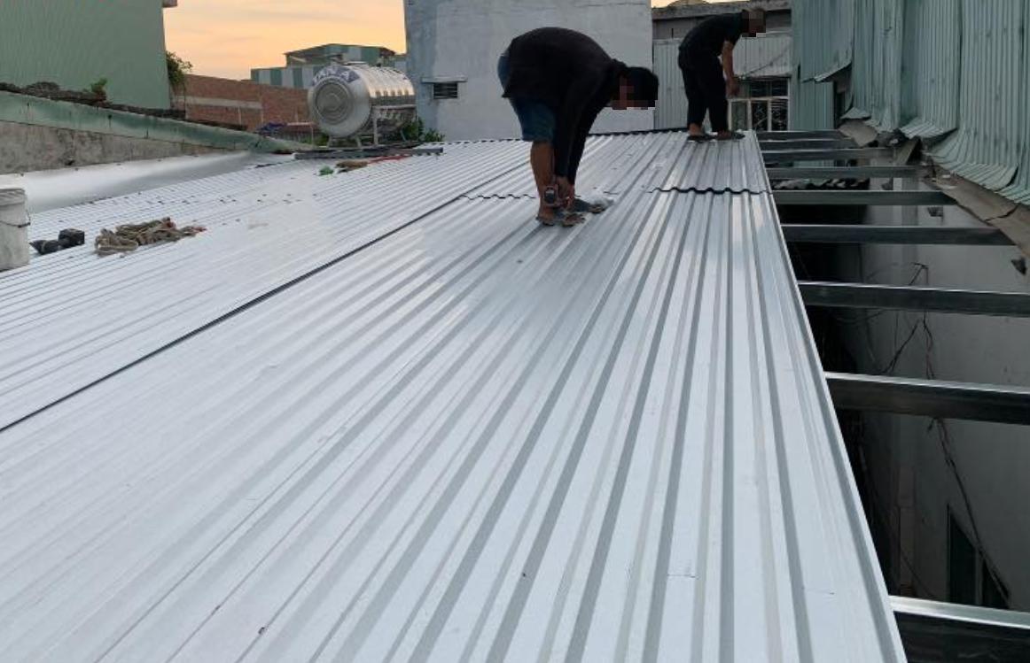 Thi công mái tôn trọn gói tại Quận 8