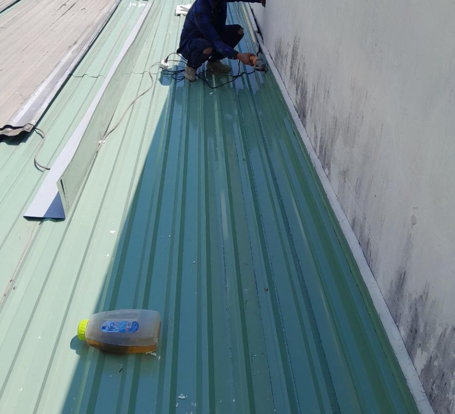 Thi công mái tôn trọn gói tại Uyên Hưng