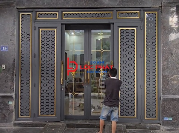 Cung cấp và thi công cửa sắt trượt quay tại Tân Bình