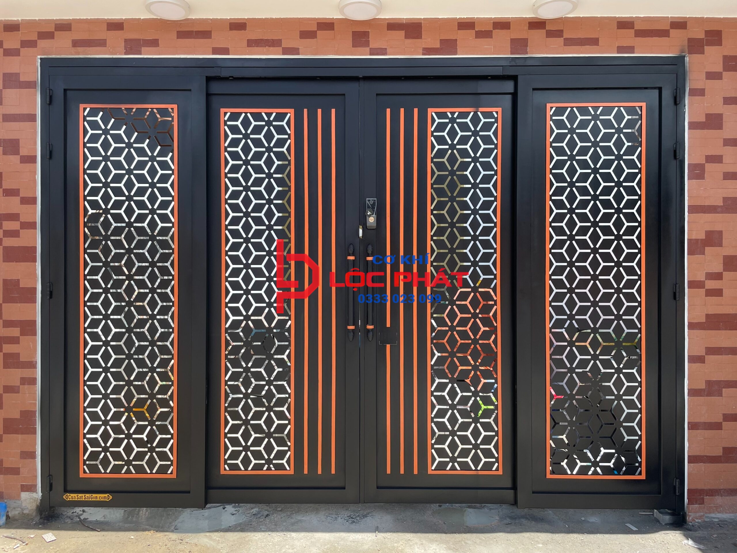 Cung cấp và thi công cửa sắt trượt quay tại Tân Bình
