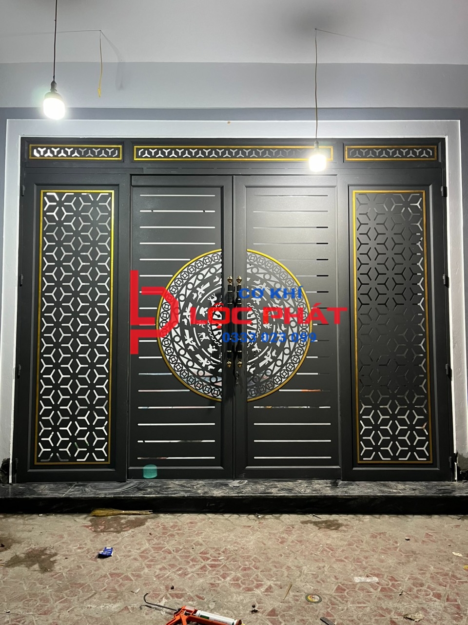 Thiết kế và lắp đặt cửa sắt trượt quay tại Quận 5