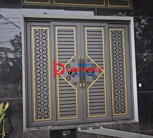 Thiết kế và lắp đặt cửa sắt trượt quay tại Quận 5