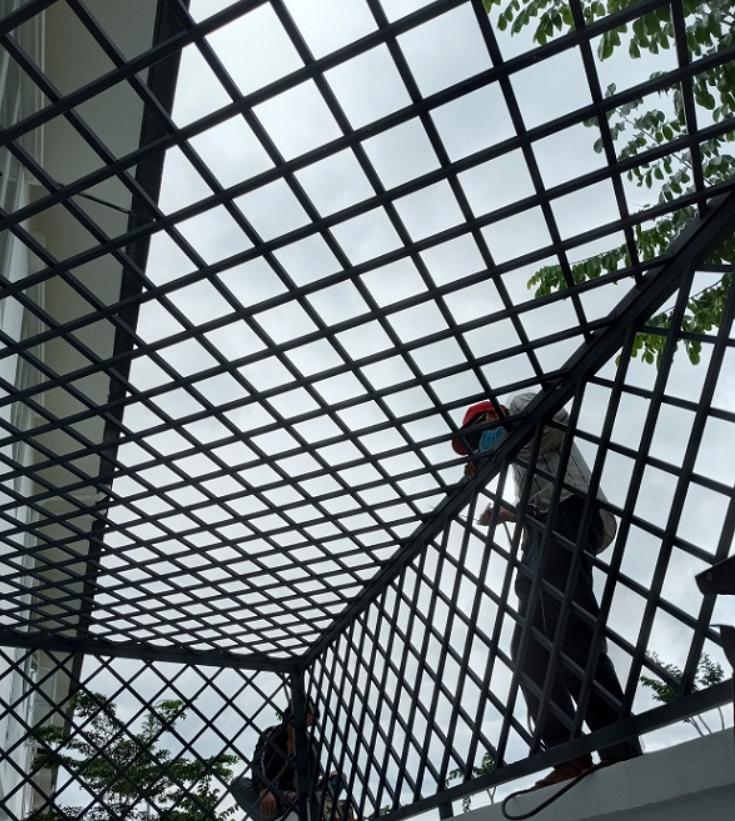 Báo giá thi công khung bảo vệ sân thượng tại Quận 8