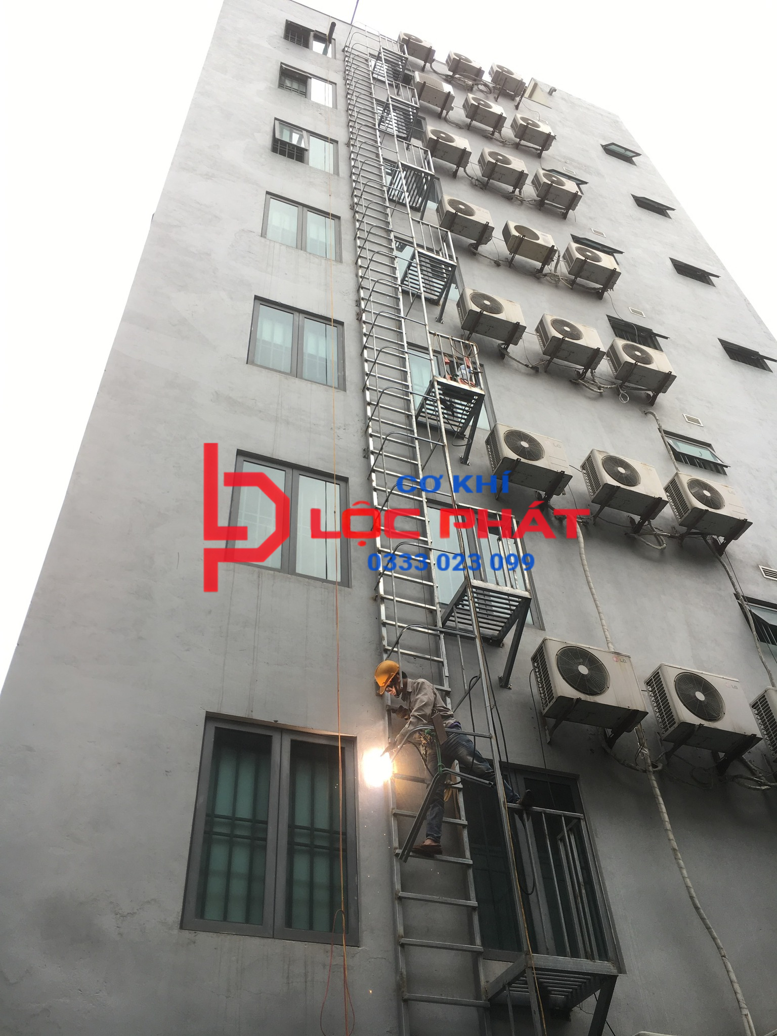Dịch vụ làm cầu thang thoát hiểm tại Bình Thạnh