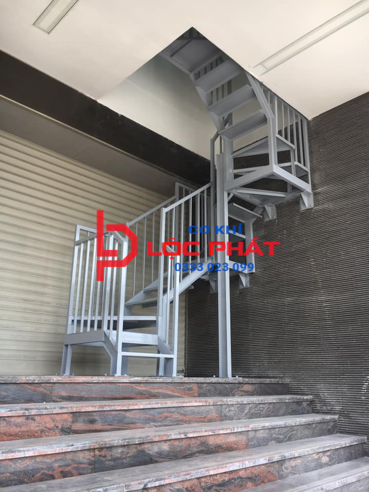 Dịch vụ làm cầu thang thoát hiểm tại Bình Thạnh