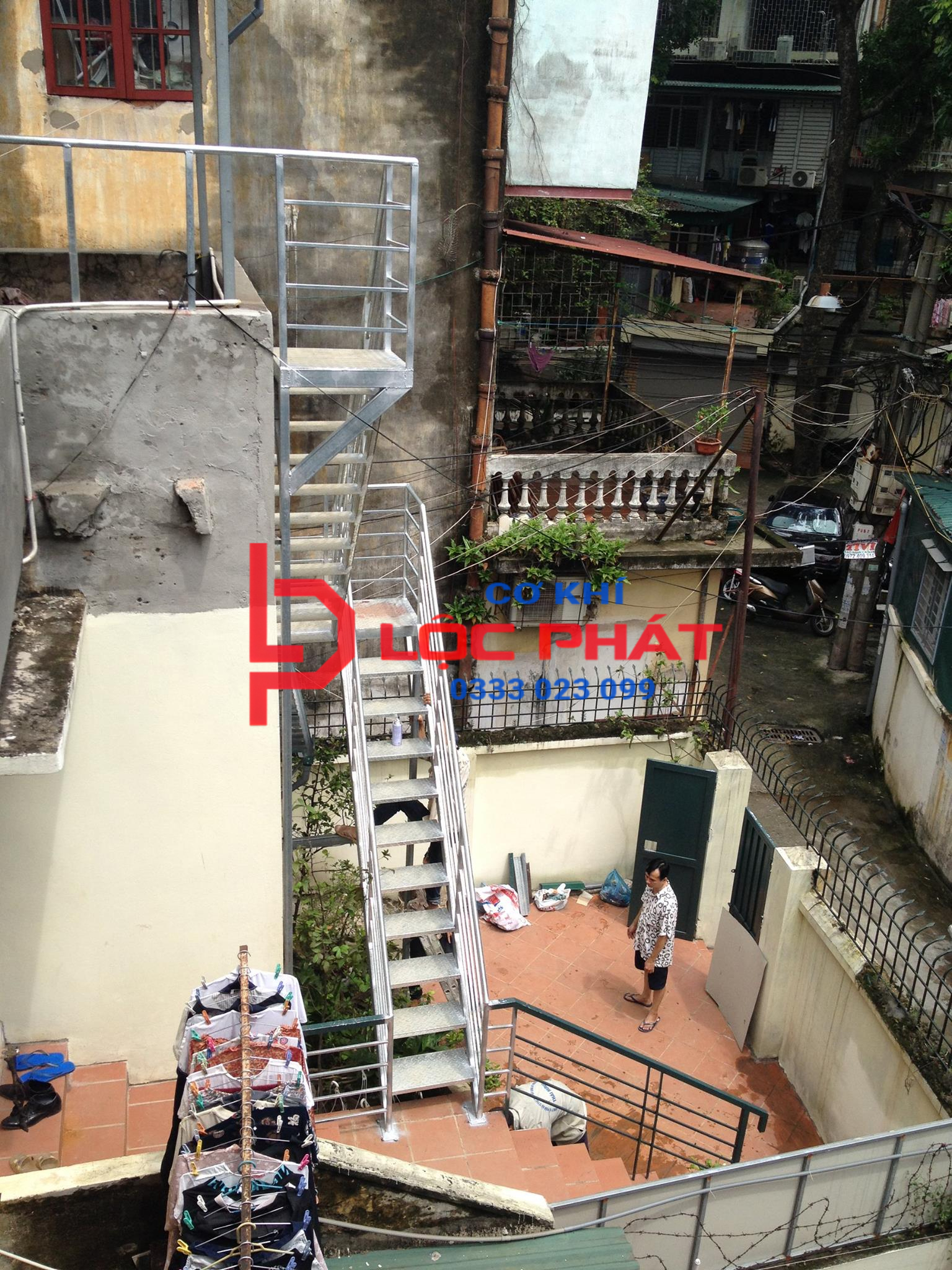 Làm cầu thang thoát hiểm tại Quận 12