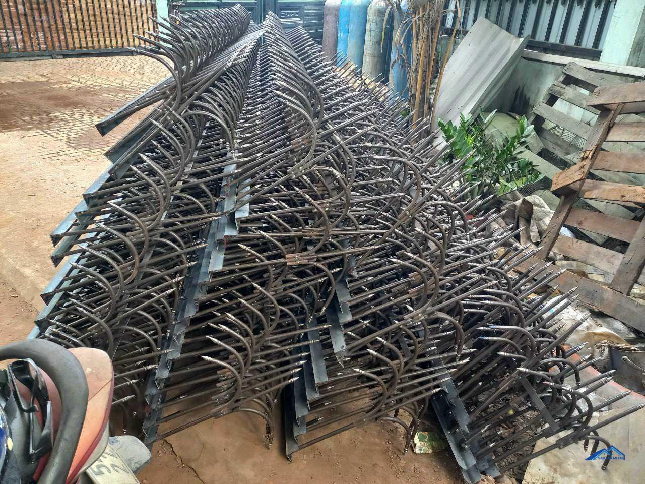 Làm hàng rào chông sắt giá rẻ tại Phường Chánh Phú Hào