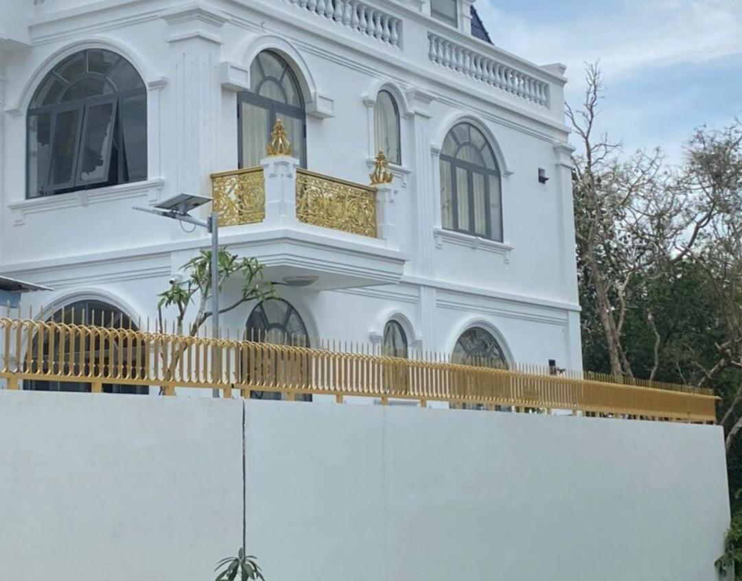 Thợ thi công hàng rào chông sắt tại Xã Củ Chi