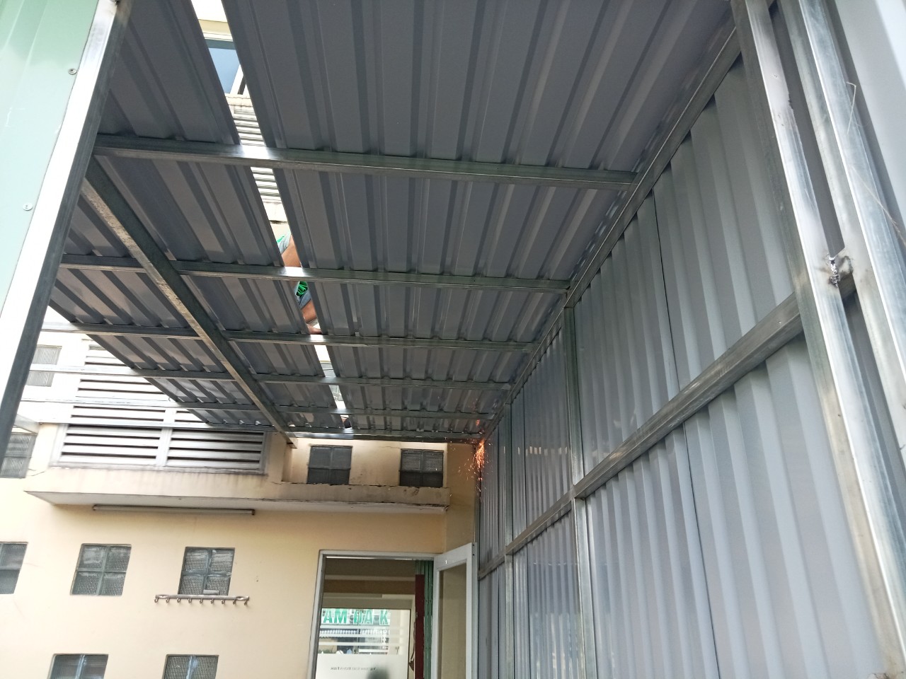  Thợ thi công mái tôn - chống dột tại Hiệp Thành