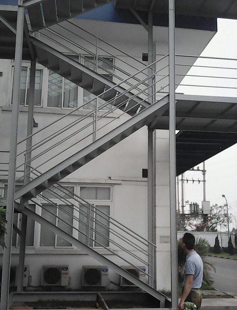 Thi công cầu thang thoát hiểm tại Phú Giáo