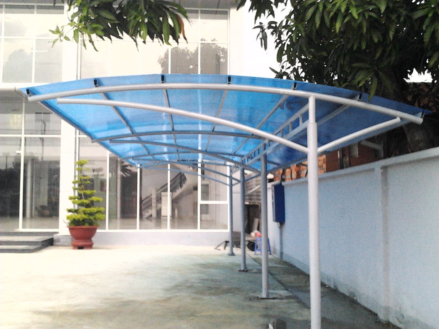 Thi công mái poly tại Phường Long Bình