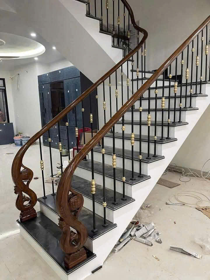 Thợ thi công lan can tại Thủ Đức