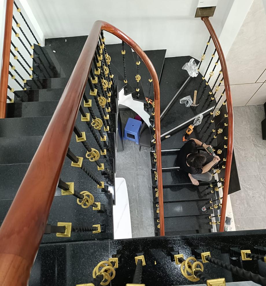 Thi công lan can cầu thang tại Thành Phố Mới Bình Dương