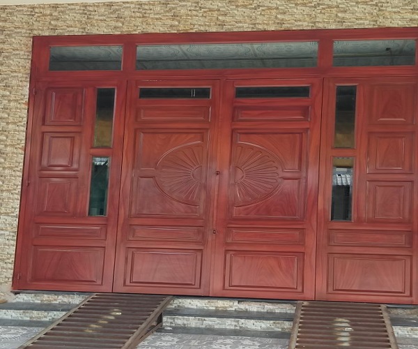 thi công cửa sắt pa no giã gỗ tại dĩ an 