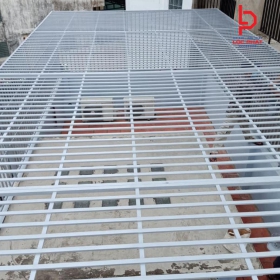 Báo giá thi công khung bảo vệ sân thượng tại Biên Hòa