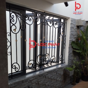 Đội thợ làm bông bảo vệ cửa sổ tại Quận 9