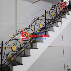 Đội thợ lan can cầu thang tại Bình Chánh