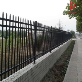 Làm hàng rào sắt giá rẻ tại Phường Long Trường