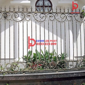 Làm hàng rào sắt tại Bình Phước
