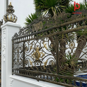 Làm hàng rào sắt tại Phường Long Hương