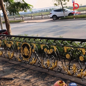 Đơn vị thi công lan can sắt mỹ thuật giá rẻ tại Uyên Hưng