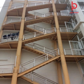 Thi công cầu thang thoát hiểm tại Phường Tân Đông Hiệp TP HCM