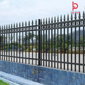 Thi công hàng rào sắt giá rẻ tại Bình Chánh