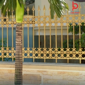 Thợ làm hàng rào sắt tại Phú Giáo
