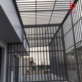 Thợ làm khung bảo vệ tại Thủ Đức
