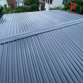 Thợ làm mái tôn giá rẻ tại Uyên Hưng