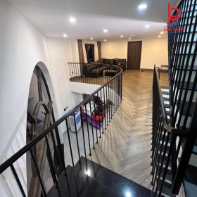 Thợ thi công lan can cầu thang tại Trảng Bom