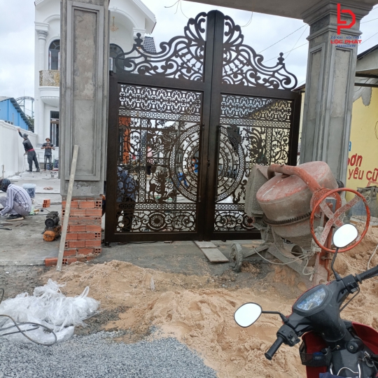 Mẫu cửa sắt  hoa văn 