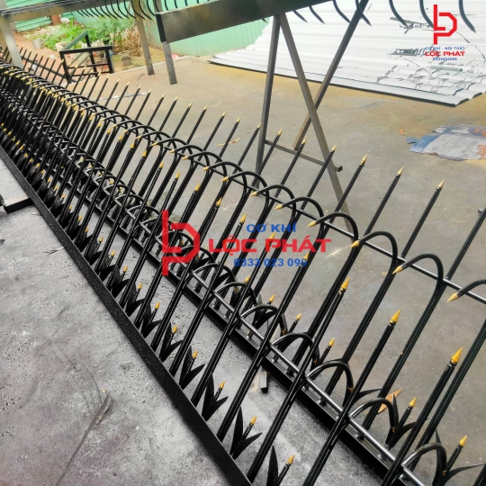 Bảng báo giá làm hàng rào chông sắt tại Hóc Môn