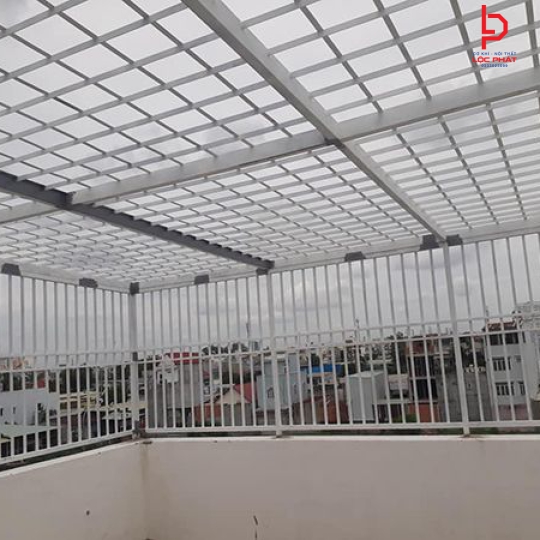 Báo giá làm khung sắt bảo vệ sân thượng tại Quận 12