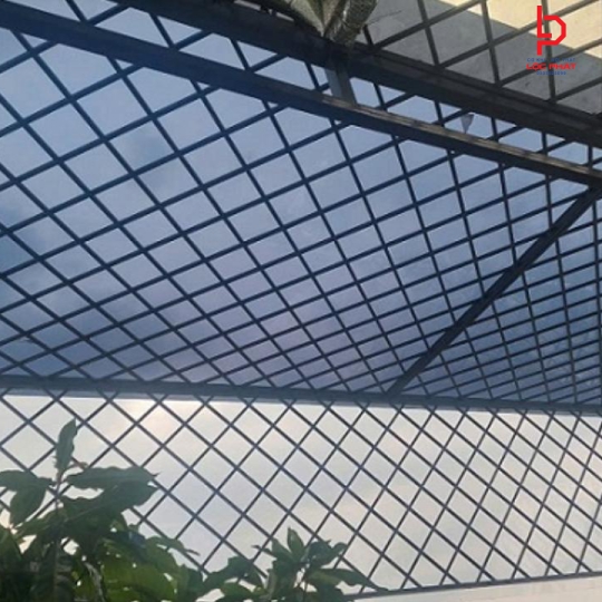 Báo giá thi công khung bảo vệ sân thượng tại Quận 8