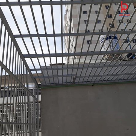 Báo giá thi công khung bảo vệ sân thượng tại Quận 9