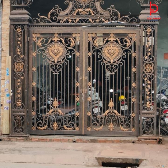 Mẫu cửa sắt  hoa văn 