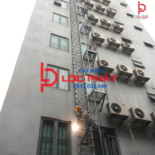 Dịch vụ làm cầu thang thoát hiểm tại Bình Thạnh