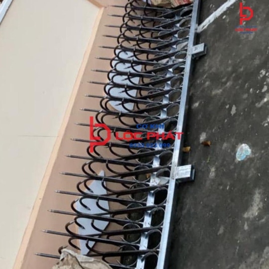 Dịch vụ làm hàng rào chông sắt tại Bình Long