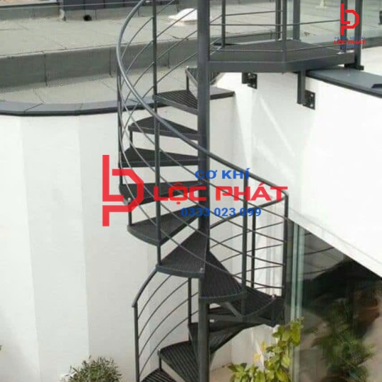 Thiết kế và lắp đặt cầu thang xoắn ốc tại Dĩ An