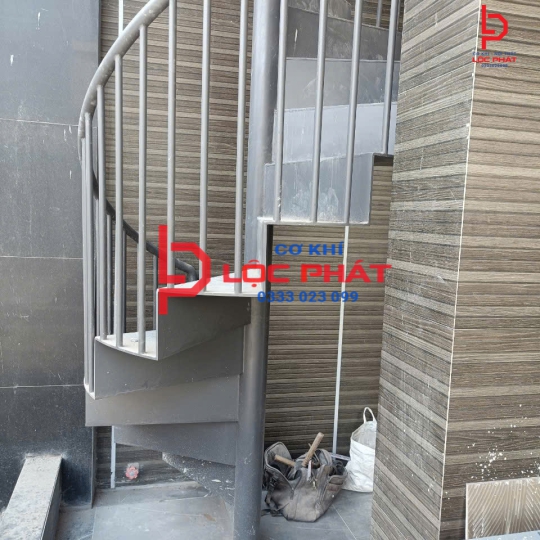 Thiết kế và lắp đặt cầu thang xoắn ốc tại Dĩ An