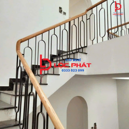 Đội thợ lan can cầu thang tại Bình Chánh