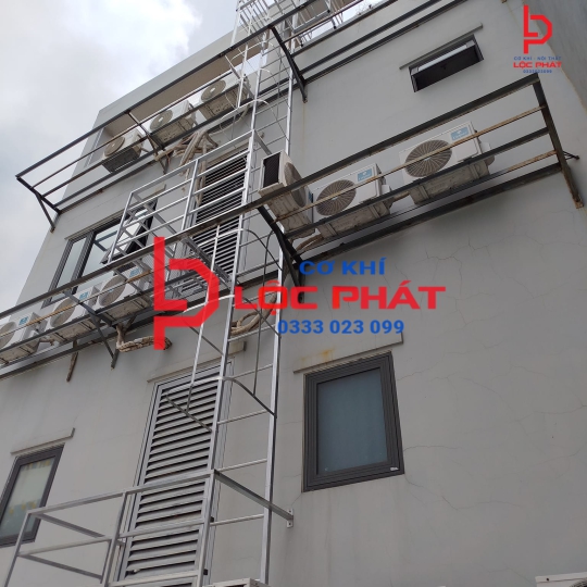 Làm cầu thang thoát hiểm tại Quận 12